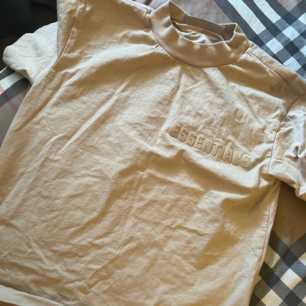 ESSENTIALS TEE SHIRT